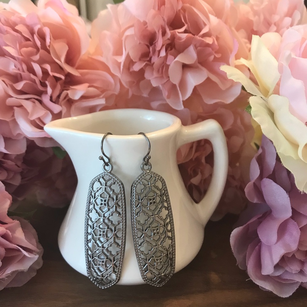Elegant Oblong Filigree Dangle Earrings - Picture 5 of 7